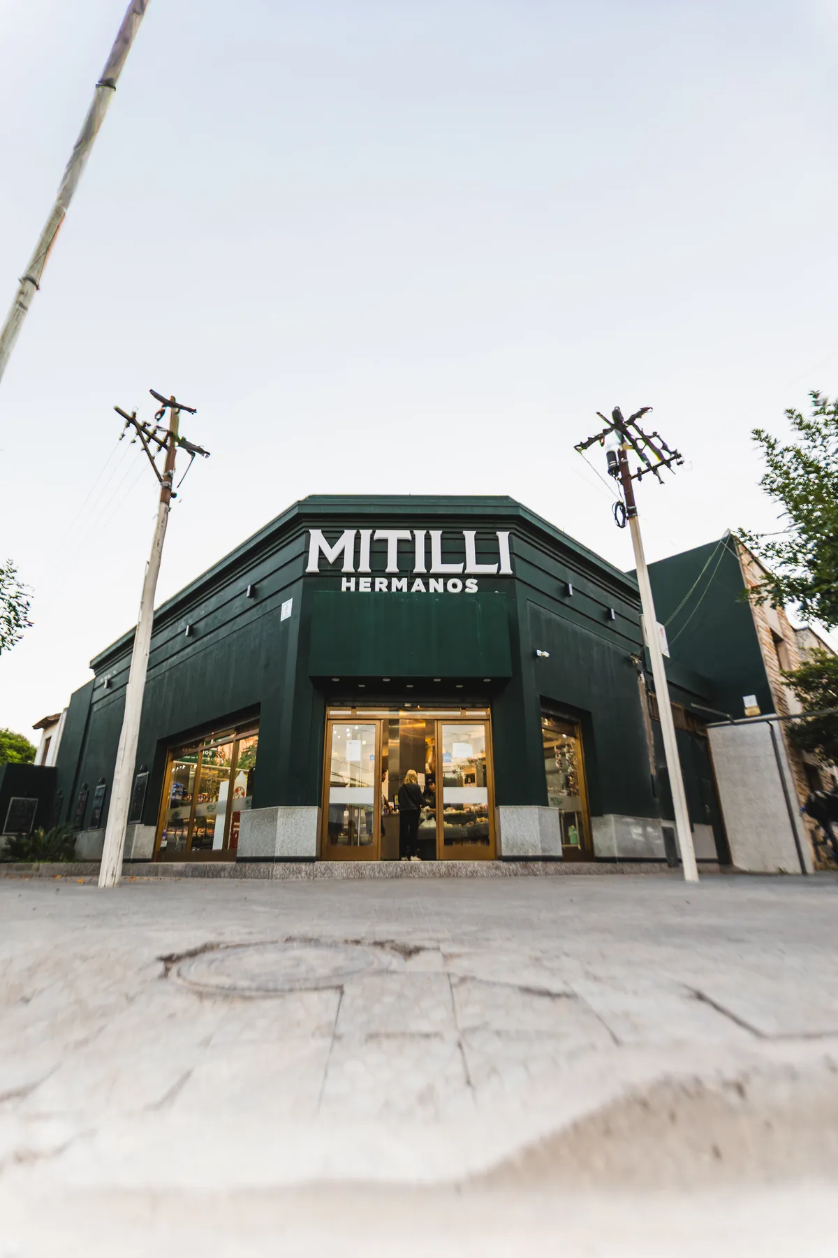 El local y el trabajo cotidiano de Mitilli Hermanos.